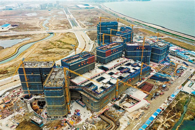 11月22日，省重点工程项目——汕头市中心医院易地重建项目主体结构实现全面封顶。