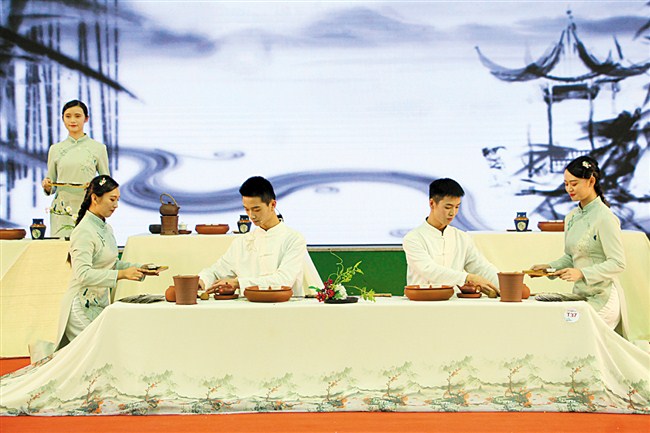 学员们在潮汕茶艺师培养基地——粤东技师学院。（粤东技师学院供图）