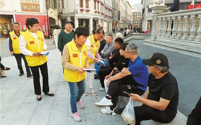 汕头：“五老”志愿者走街串巷宣传防骗识诈